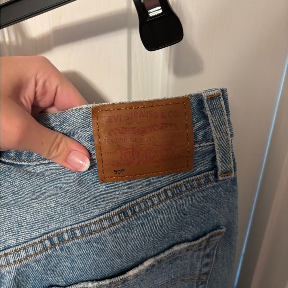 Levi’s Distressed 501® ORIGINAL FIT WOMEN'S JEANS size 25 - Picture 3 of 4